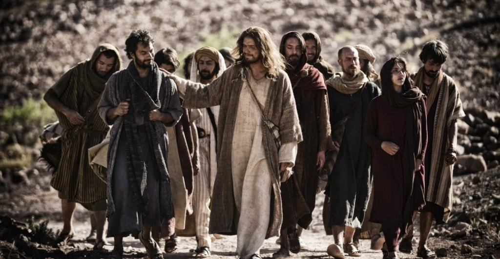 jesus walking with disciples
